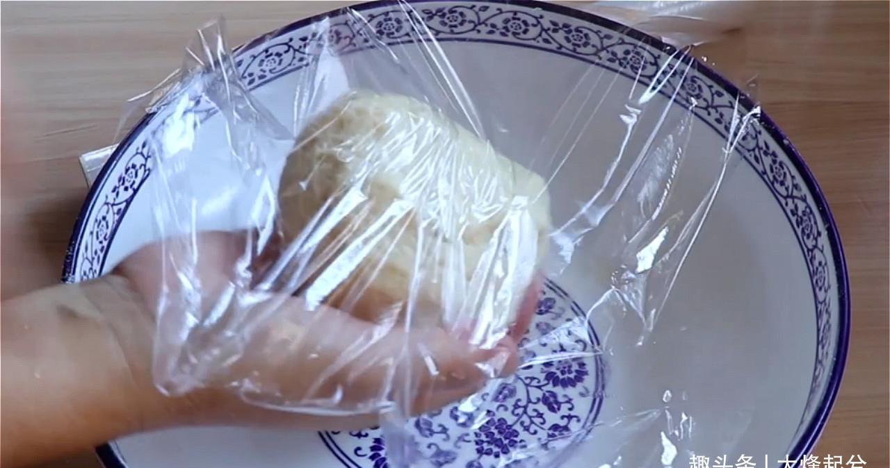 好吃|8块一个的蛋黄酥,在家自制低成本,一口酥掉渣,比外面卖得好吃