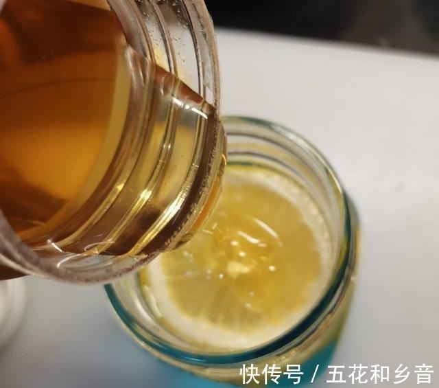 柠檬|蜂蜜柠檬冷泡茶,解渴又解暑,酸甜好喝!