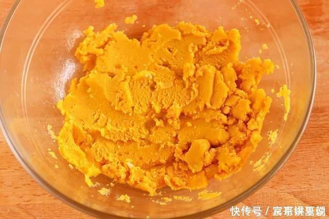 咸蛋黄沙沙|这才是南瓜最好吃的做法,甜咸可口,外酥里嫩,家人都夸太好吃了