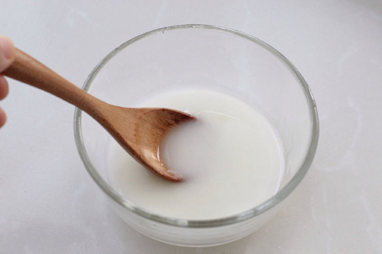 小技巧|掌握三个小技巧，教你一道美味的虾仁做法，学会做给家人吃