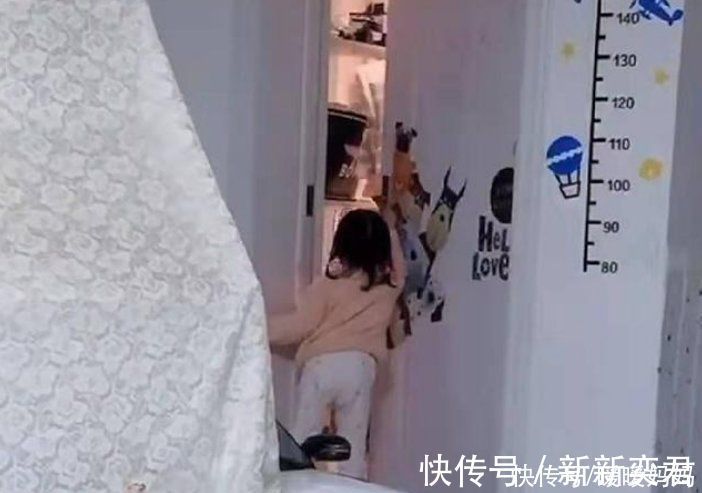 哥哥|妹妹偷溜进哥哥房间“蹭床”,结局让网友笑翻:嚣张进去卑微出来