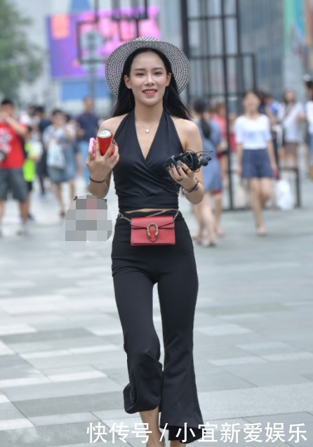  既有|美女这衣服既有裤子的简约，也有裙子的优雅