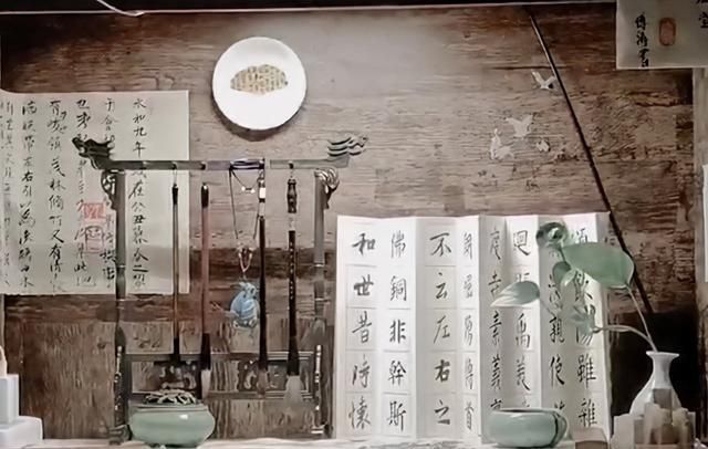 宿舍&大学生打造诗意书桌,写瘦金体锋芒毕露,像古代穿越过来的