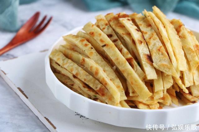 香软的土豆馍馍饼做法，土豆加面粉煎一煎切一切，老少皆宜