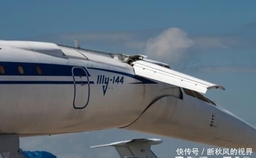 进气道 这款大飞机比战斗机飞的还快,起落架都是钛合金打造,机轮采用四重钢盘刹