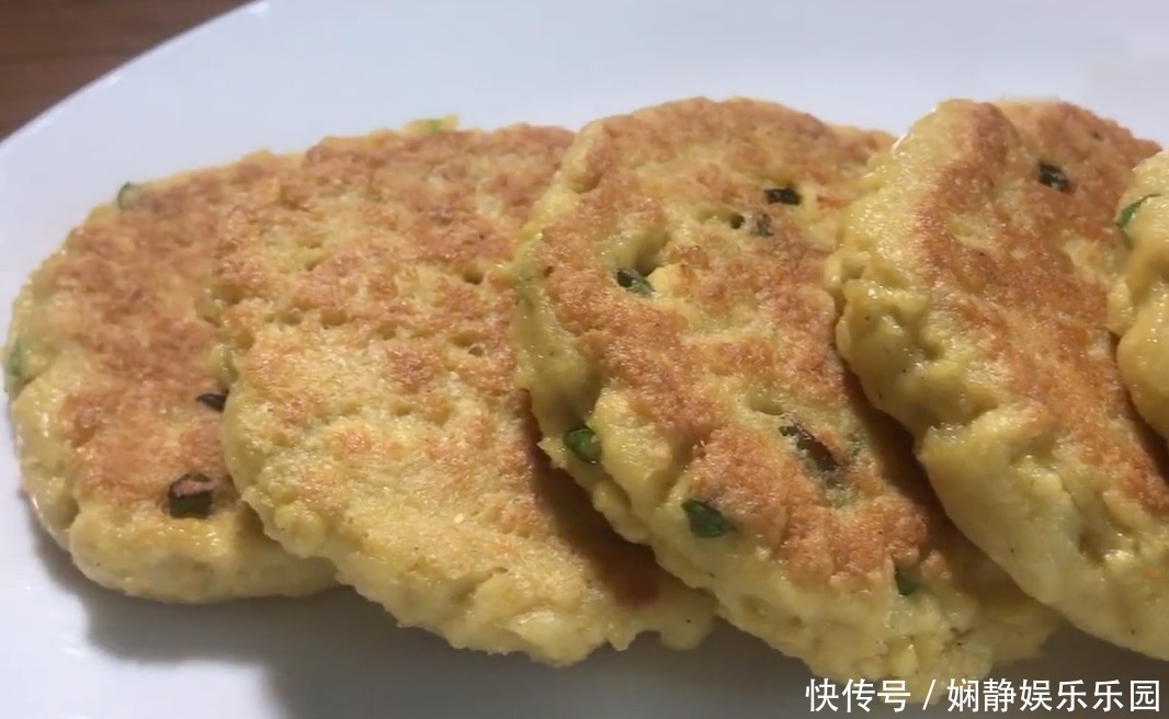  早上|豆腐又出新吃法，做法简单，外酥里嫩，早上花几分钟做一大盘