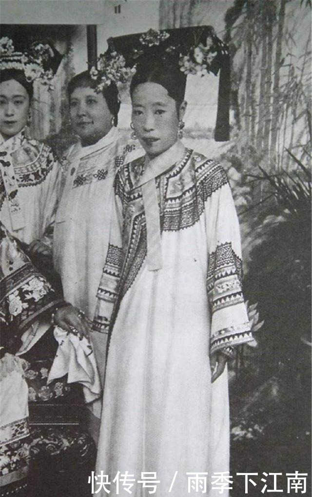 平庸|晚清旧照第二张姿色平庸的隆裕皇后,第四张川岛芳子的结婚照