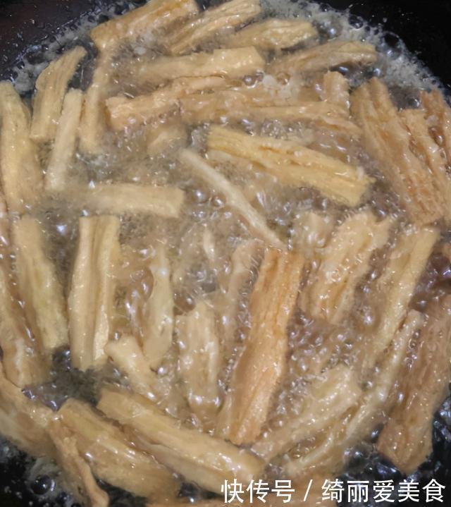 炒腐竹我从不用清水泡,教你一招,3分钟腐竹全泡开,又滑又嫩