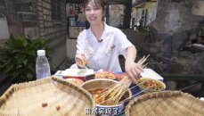 妹子去邓伦火锅店，点了1500根“串串”，结账时这谁惹得起