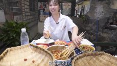 妹子去邓伦火锅店,点了1500根“串串”,结账时这谁惹得起