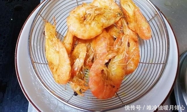 营养|大虾此样做,像薯条一样口感焦酥,营养美味,不剥虾皮就能吃