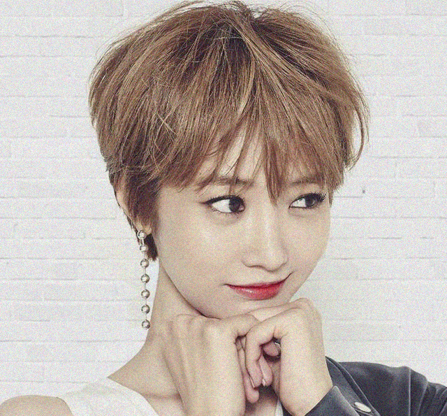 冻龄|女人别傻傻去剪发,今年流行这几款冻龄发型,尤其第4款,美爆了