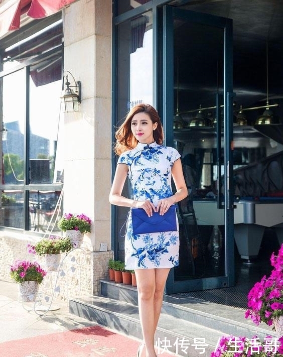 街拍: 大学城的美女学生妹, 俏丽可爱, 让人怦然心动!