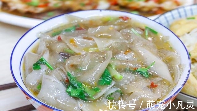 老家来亲戚，花两百多块钱做了11个菜招待，大伙吃了一锅米饭