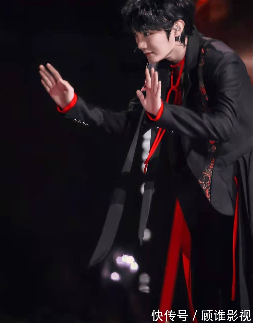 《追光吧》开播，首播收视率不佳，引发2处争议，1处亮点