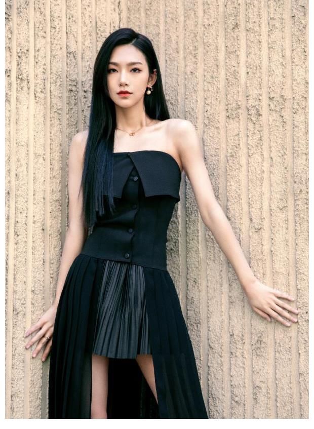 胃裝|曾可妮的腰是上帝親手捏的吧？當她穿上露胃裝，slay全場