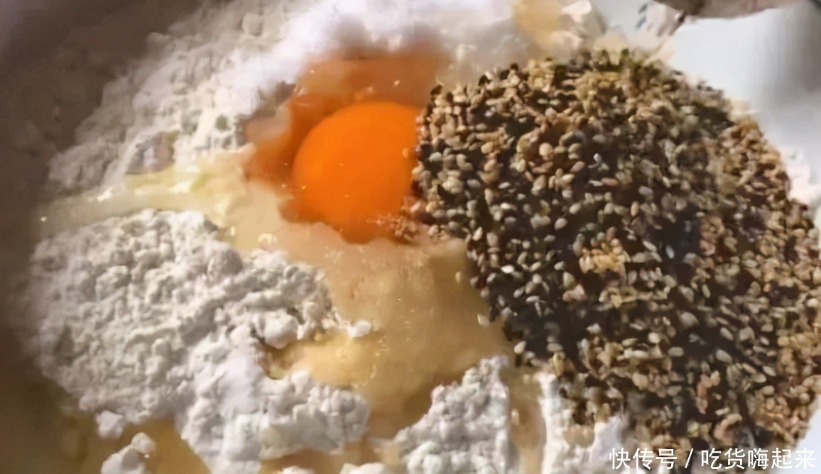 面食又出新做法，比花卷好吃，10分钟出锅30天不会坏