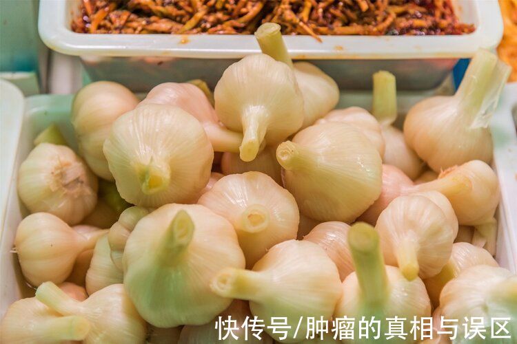 根除|大蒜是幽门螺杆菌的天敌？每天20g蒜可降低10%胃癌风险，可靠吗？