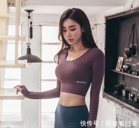 时髦|紧身打底裤美女的搭配时髦大方,展现出女性优美曲线
