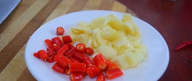  扫光|杏鲍菇别炒着吃，教你新吃法，不炒不炖不做汤，上桌就扫光，香