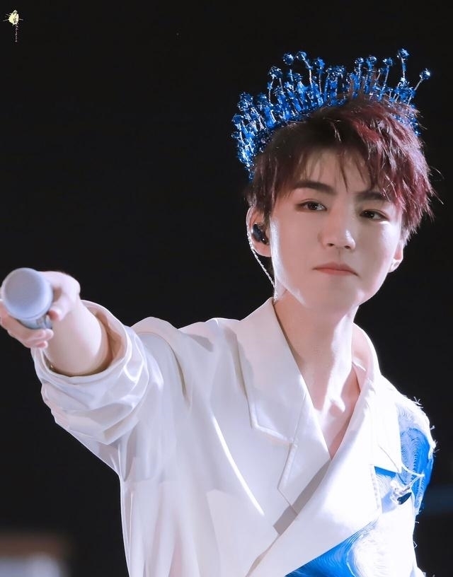 同当年易烊千玺一样,王俊凯当导师遭质疑,年轻就没有实力