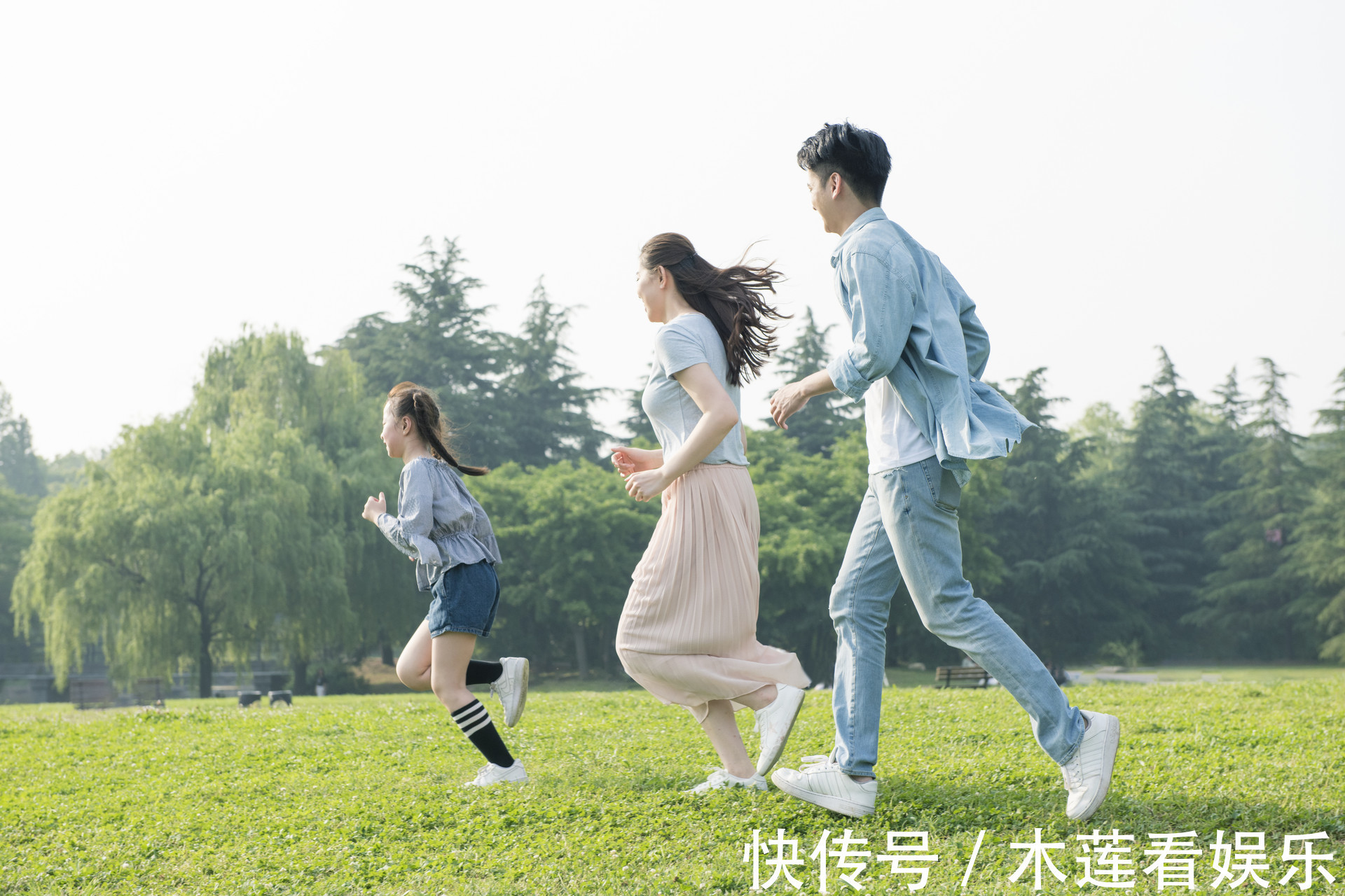 小慧|孩子在大庭广众之下提无理要求,这位家长的做法,你可以借鉴!