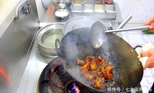 白醋|炖猪蹄我从不用高压锅只需1个妙招,猪蹄快速软烂,又香又入味