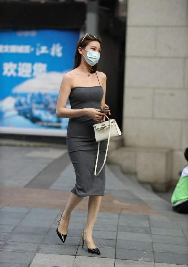 婀娜的美女，黑色紧身裙，穿出了最美的背影