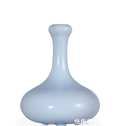 汝釉&临摹自上古铜器的蒜头瓶为乾隆最爱,御窑厂多有仿制作宫廷陈设