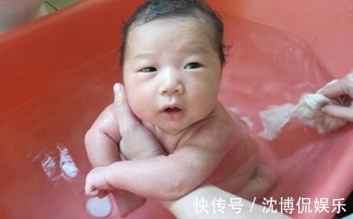 洗澡|宝宝这样洗澡,可能丧失“生育能力”!很多宝妈还在做