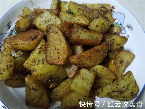 第一次带女友去见外婆,外婆做了一桌菜,饭后女友做法让我感动!