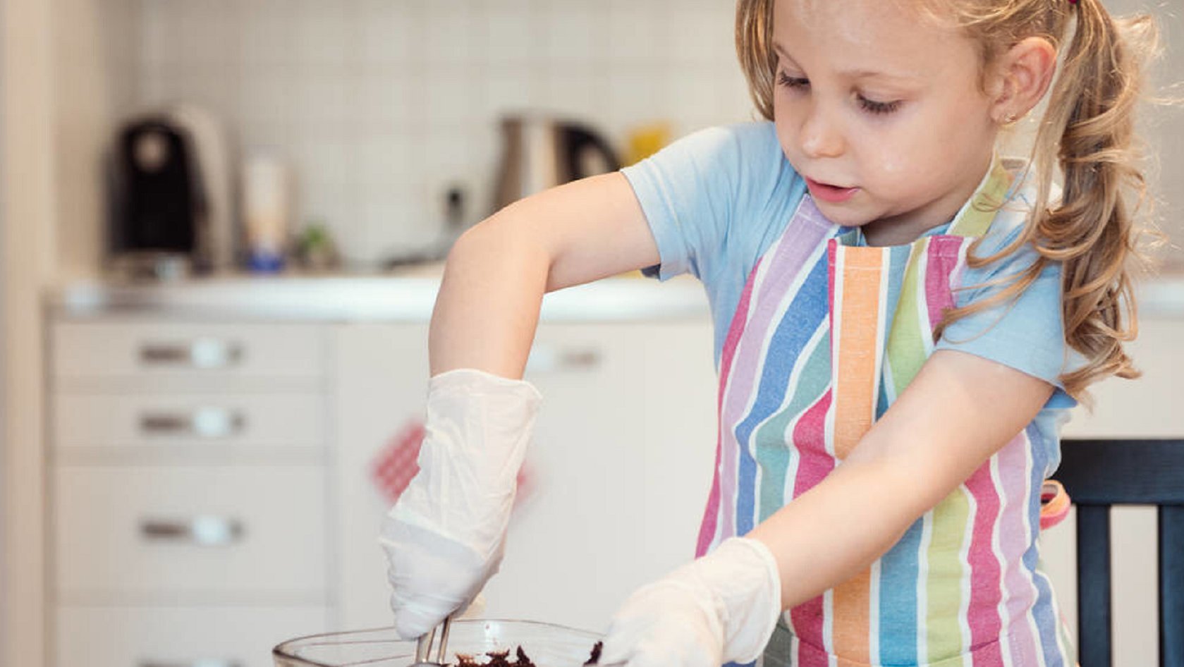 特殊待遇|“超萌辈分差”火了,舅舅遭受“特殊待遇”,外甥:毕竟是晚辈