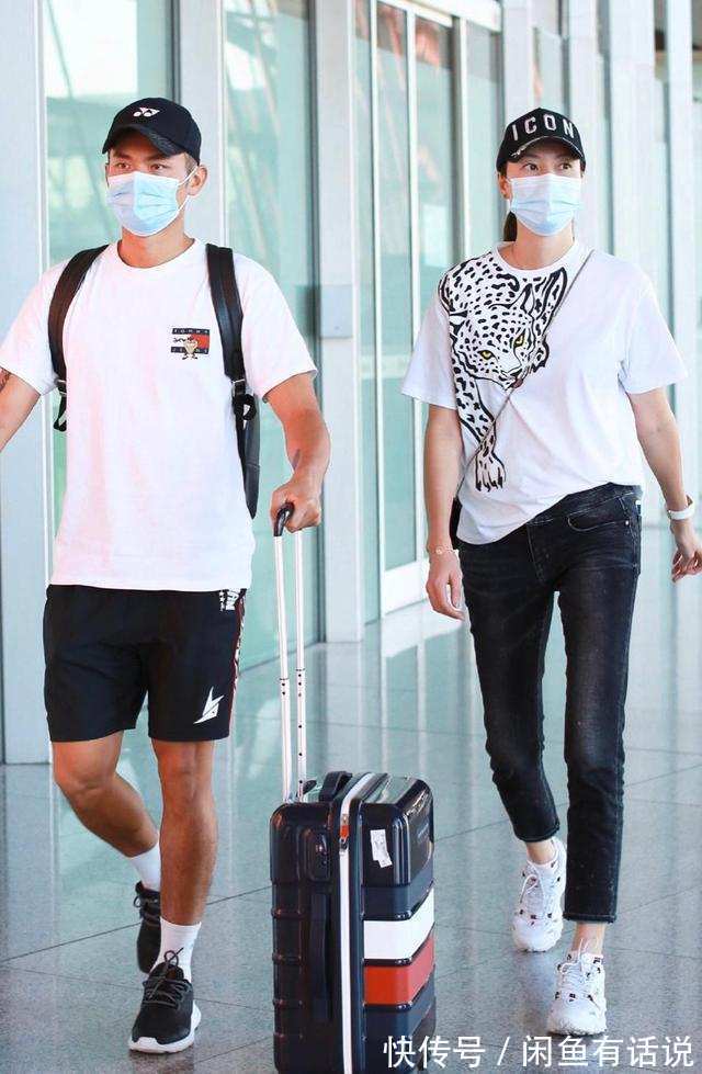 t恤|谢杏芳1米78的身高真占优势,穿牛仔裤腿又细又长,配白T也好惹眼