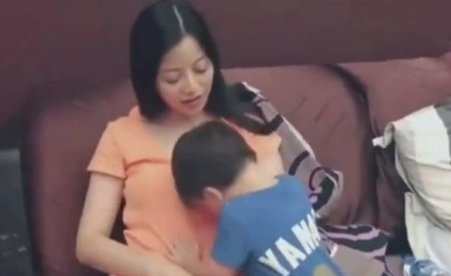 断奶|十岁男孩至今未断“母乳”，每日4次不给就闹，宝妈没法拒绝