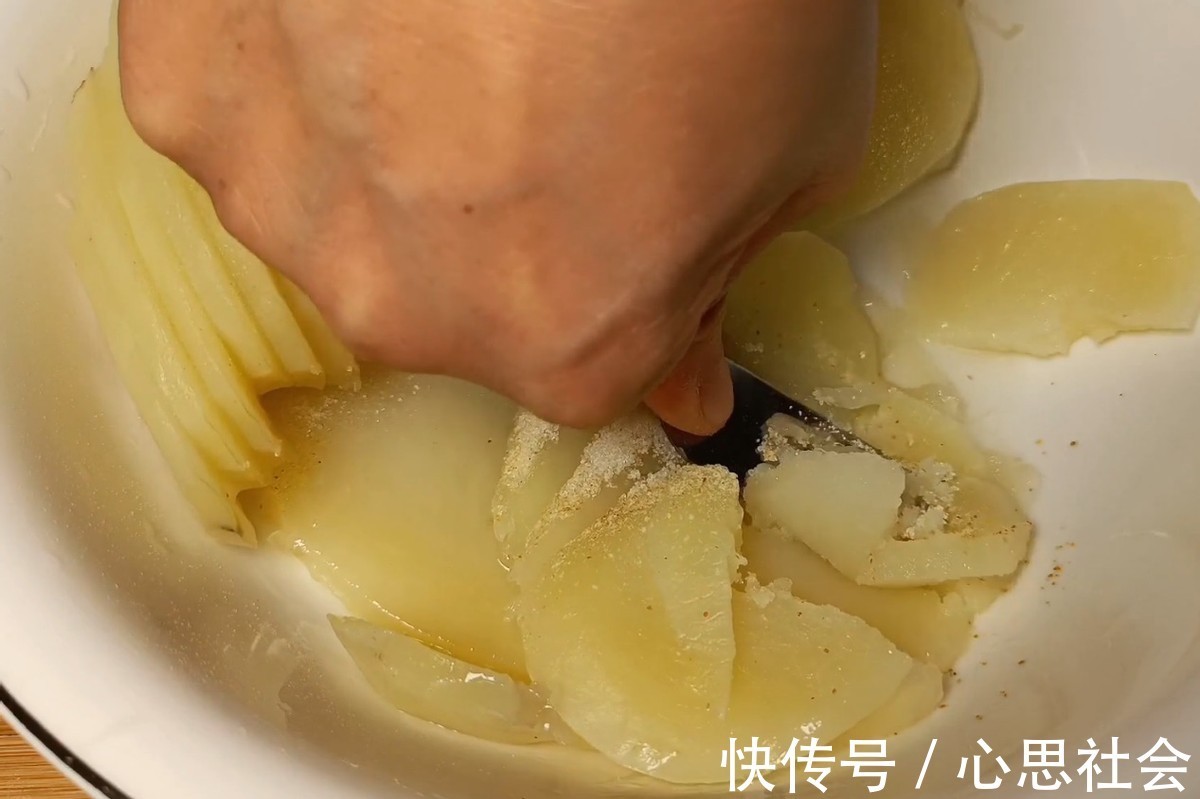 油温|土豆不要只会做薯片,油炸土豆球外酥里嫩,小孩子很喜欢吃