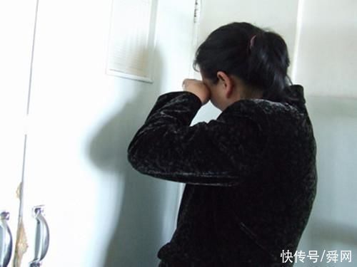 孩子|宝宝半夜掉下床,妈妈哄完后继续睡觉,第2天孩子却没能醒来