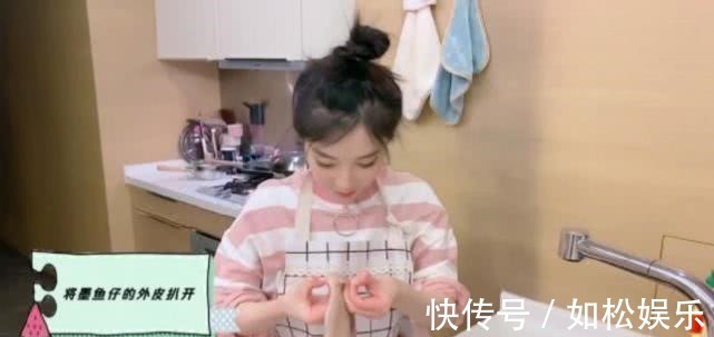 馮提莫在家做毛血旺，離開(kāi)10cm驢蹄鞋，廚房水槽直接暴露身高