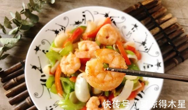 宁心安神|西芹百合炒虾仁,清脆爽口又有营养,快来品尝它的美味吧!