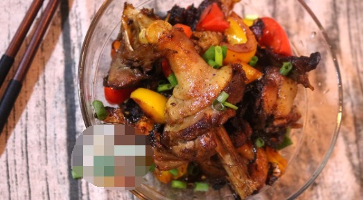 家人都爱吃这菜，贵是贵点，鲜香味美，煮一锅都不够吃