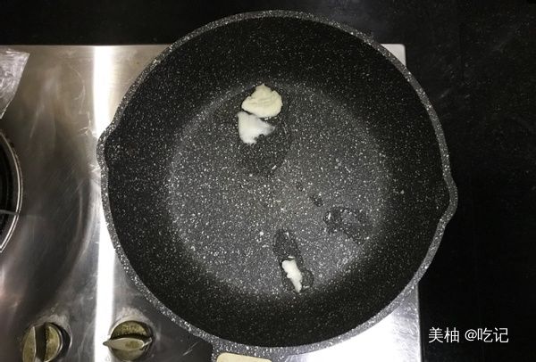  炒饭的时候，不要直接下锅炒，炒前加一步，粒粒分明，Q弹不粘牙