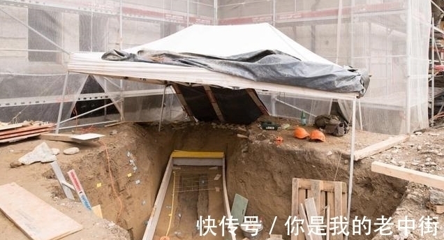 树棺@国外发现2200年前的“睡美人”,身披几十件羊皮大衣,躺在树干里