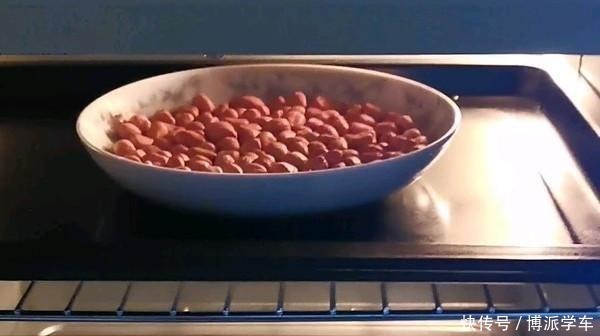 花生米别光吃炸的了，教你新做法，又香又脆还不泛潮，特简单