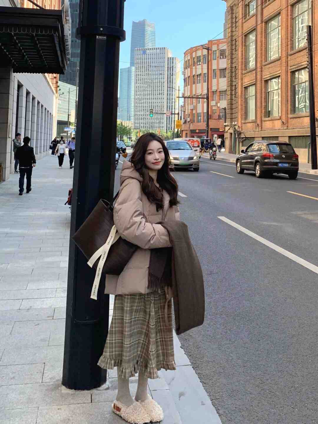 紧身裤|天冷了,“羽绒服”不能缺席,今冬流行这样穿,温暖显瘦又有气质