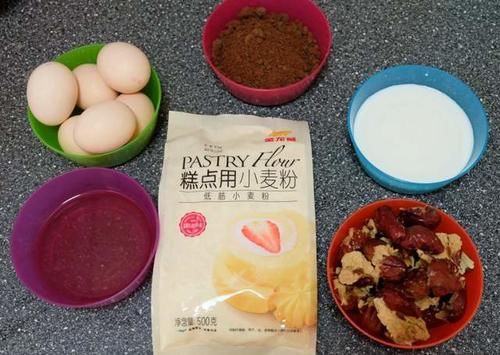  香甜软糯的红枣红糖蛋糕，做法简单容易上手，是女人的福音