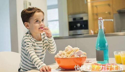 早睡早起|这四个坏习惯,正在不知不觉中影响孩子大脑发育,还在做的赶紧改