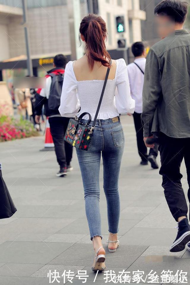 牛仔裤|早秋牛仔裤这样穿搭,简单时尚又高雅,值得一试