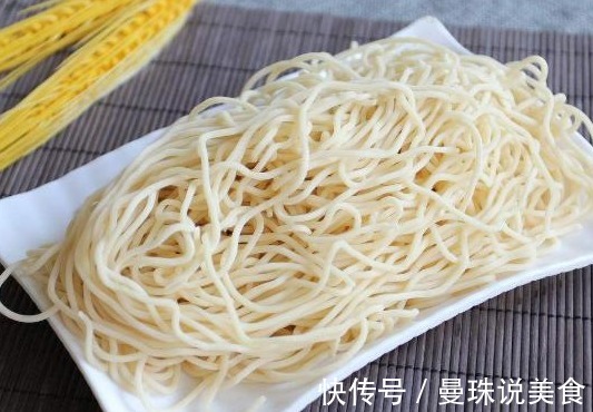 煮面条时，你是等水开才下锅那你煮的肯定难吃，这样做才对