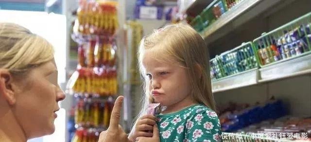 超市|孩子想吃苹果妈妈不给买,萌娃心生一计,结账时差点被“气死”