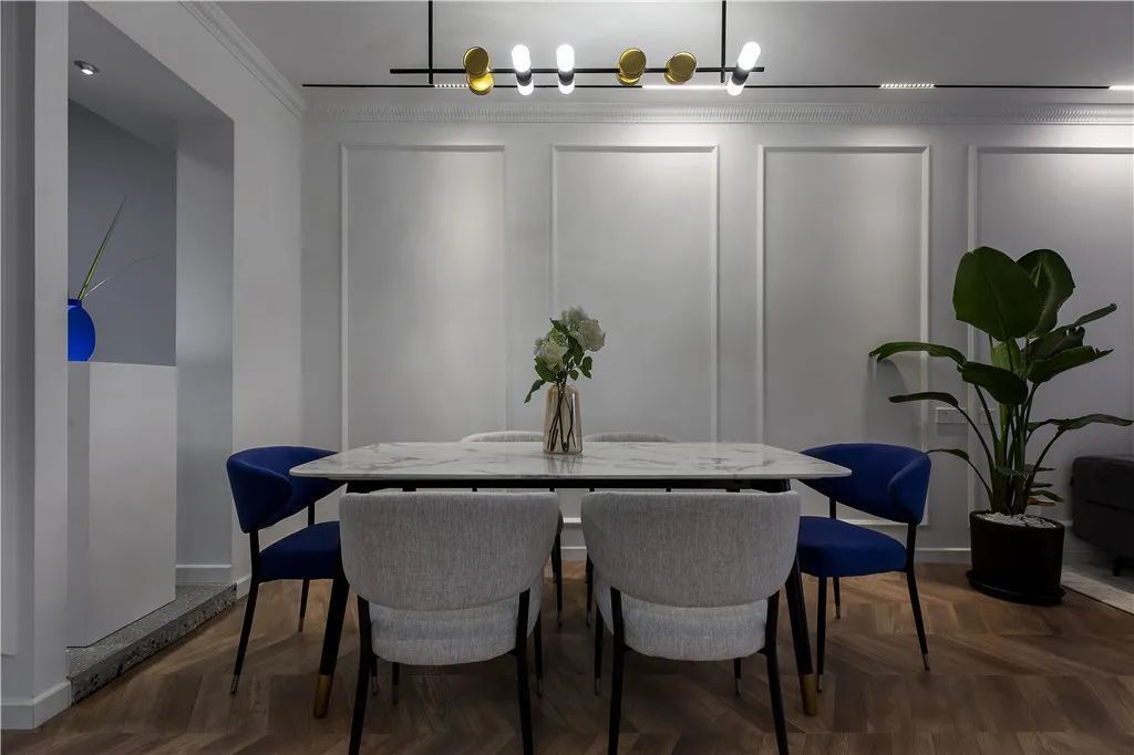 空间|130㎡现代简雅,极简无主灯的空间,简欧线条装饰,独特高级