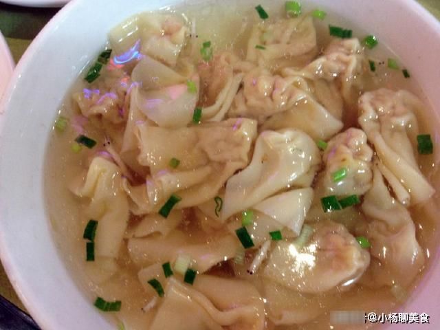 黑暗料理|馄饨煮着吃太单调，教你一个新做法，一口下去爆浆流汁满口香